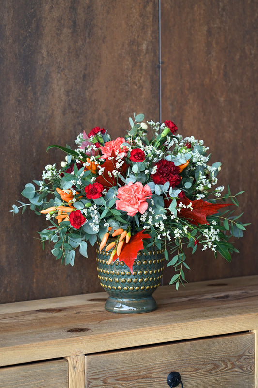 Arreglo de flores en cerámica